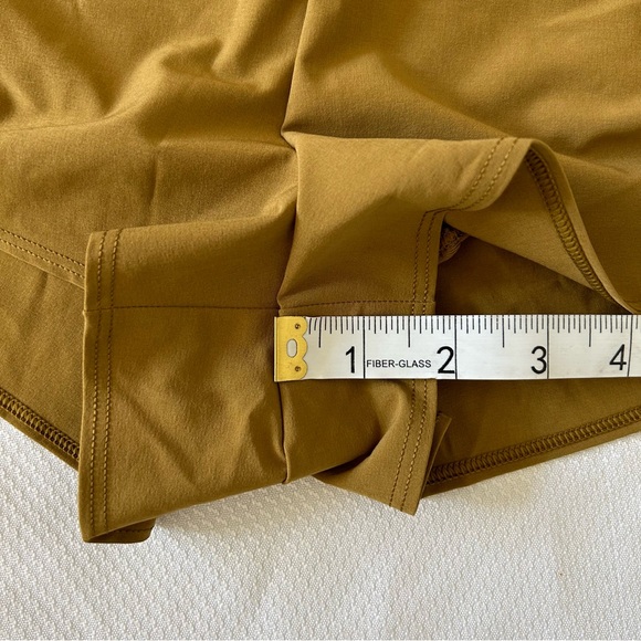 Alo Yoga Cinch It Up Short Women’s Small Golden Olive Branch Adjustable Sides - Picture 12 of 14